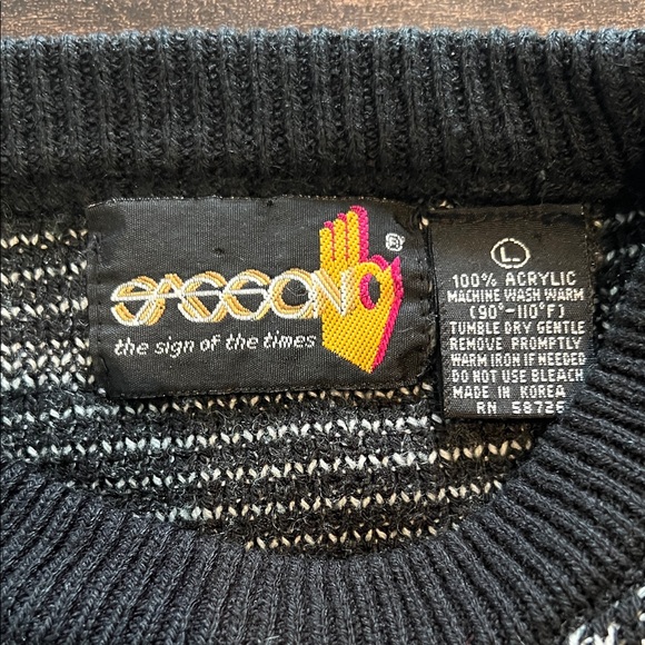 Vintage Sasson Black and Red Crewneck Sweater - Picture 2 of 3